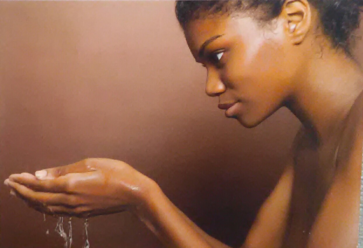 Массаж чернокожей. Черный pele. Реклама крема с девушкой афро. Pele крем. Картинки на тему негра спа.